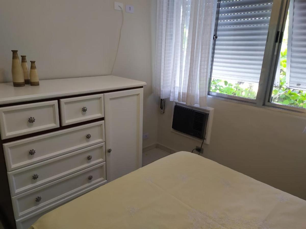 Guarujá Enseada - Apto 200m da praia - 02 dorm. Wi-fi + AR + Estacionamento Exterior foto