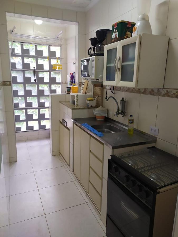 Guarujá Enseada - Apto 200m da praia - 02 dorm. Wi-fi + AR + Estacionamento Exterior foto